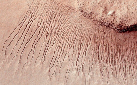 Vandens pėdsakai Marso paviršiuje