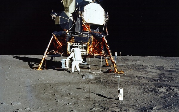 Apollo misija Mėnulyje